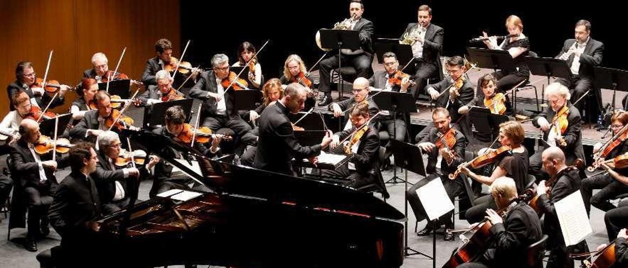 Concierto de la Orquesta Sinfónica del Principado en el teatro Jovellanos, en Gijón.