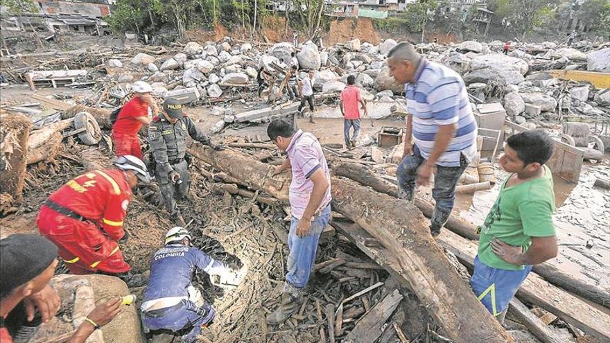 Los fallecidos por la avalancha de agua y lodo desbordan Mocoa