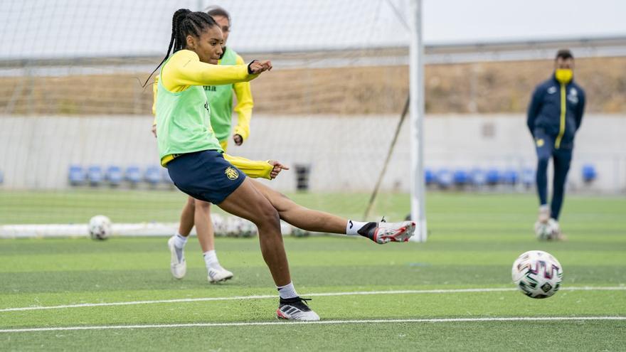 Salma Paralluelo, en un entrenamiento de esta temporada con el Villarreal CF.