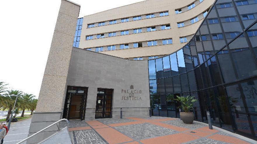 Exterior del Palacio de Justicia de Santa Cruz de Tenerife.