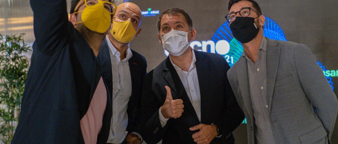 El presidente de Entrepeneurs Fight Club, el consejero delegado de la Sociedad de Desarrollo, el alcalde de Santa Cruz y el director de la Factoría de Innovación.