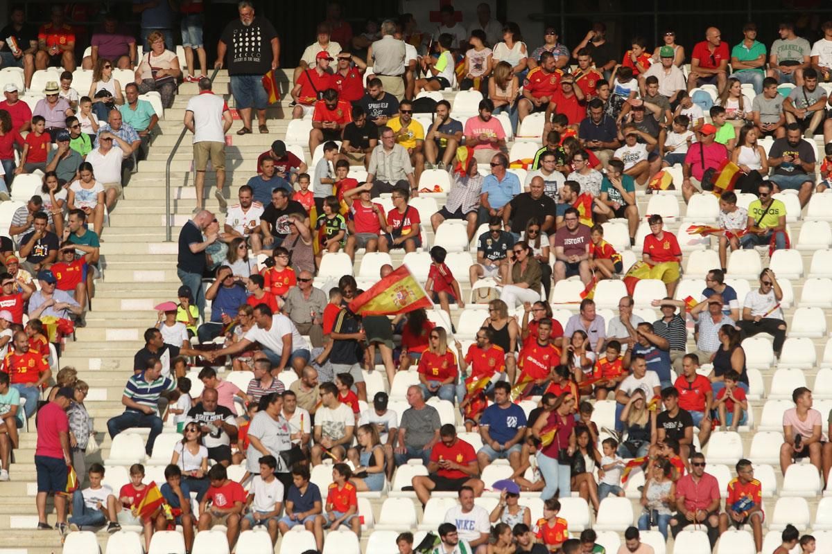 Aficionados en el encuentro de ‘La Rojita’