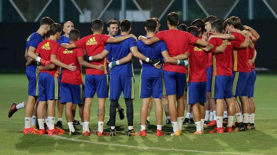 La selección española, durante el entrenamiento previo a la final de hoy en Calcuta.