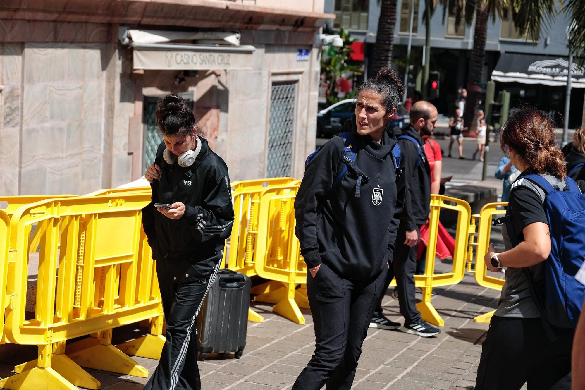 Llegada de las jugadoras de la Selección al Hotel Mencey