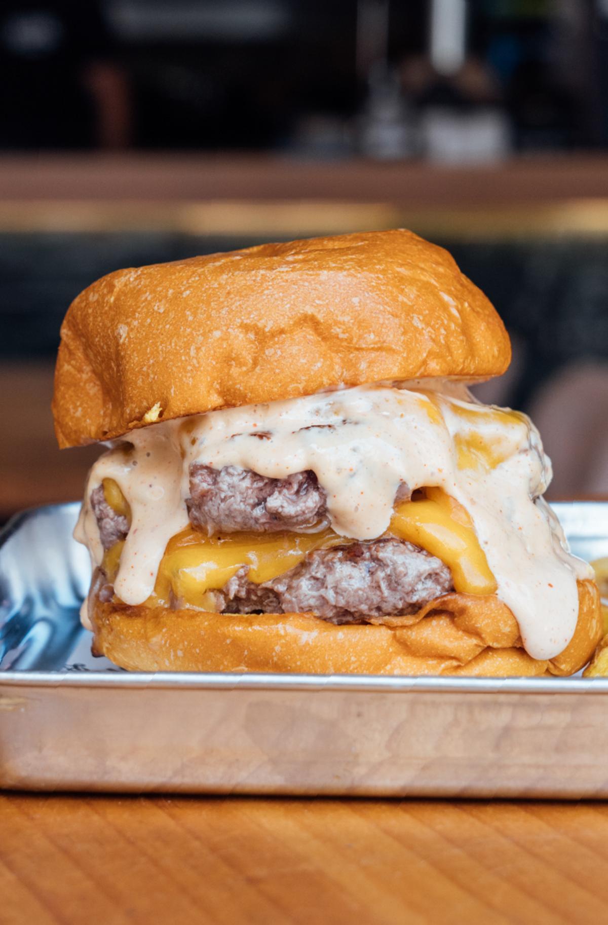 Bacanal Burger, la hamburguesería de Sevilla con su propio Solete Repsol