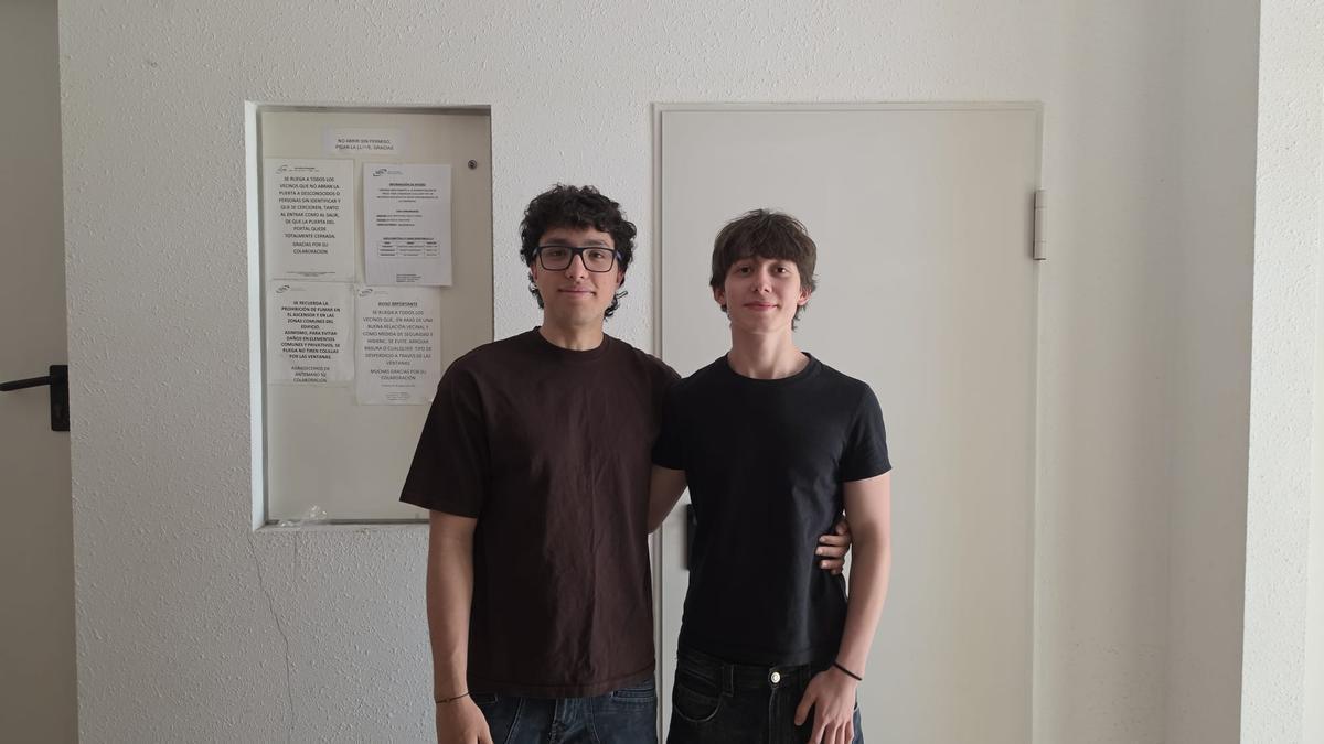 Sebastián Pinto e Daniel Lois, os gañadores co certame de booktrailers de Culleredo.