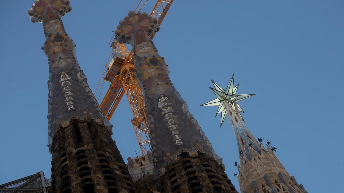 Una fiesta popular da la bienvenida a la estrella de la Sagrada Familia