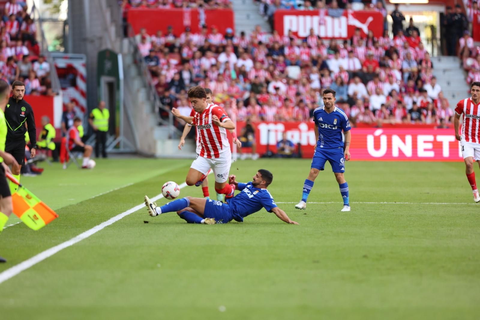 Derbi asturiano: las imágenes del partido entre el Sporting y el Oviedo en El Molinón
