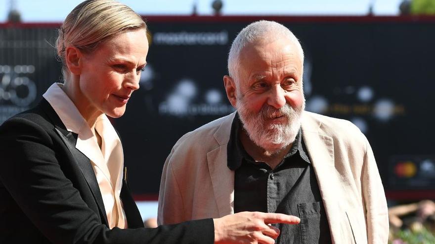 La actriz Maxine Peake  y el director  Mike Leigh, en Venecia.