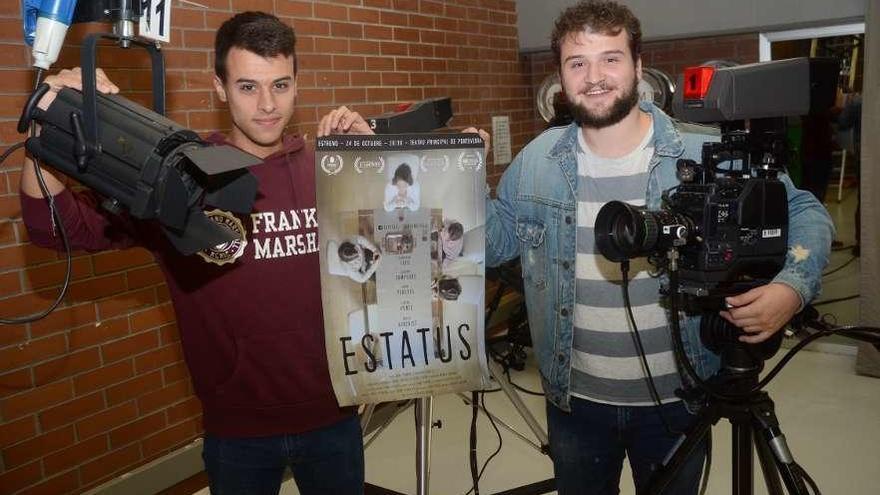 Ricardo Araujo y Pedro Tizón, director y director de fotografía, son el alma de &quot;Estatus&quot;. // Rafa Vázquez