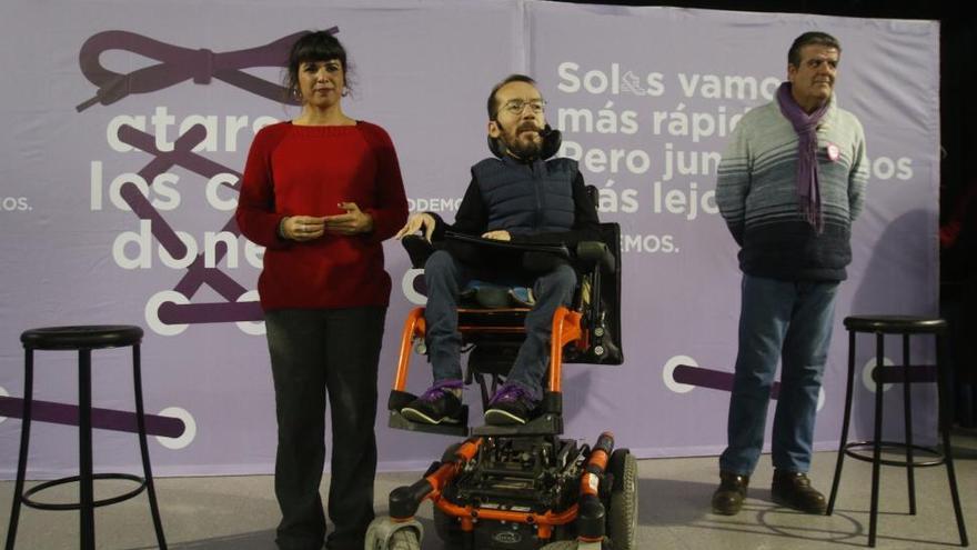 Podemos dice que el PSOE baja por su apoyo a Rajoy