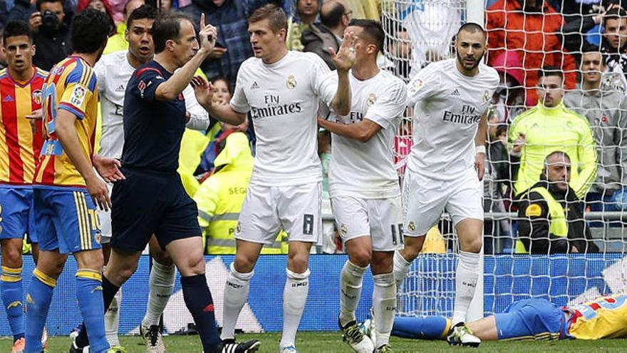 El árbitro siempre va con el Real Madrid