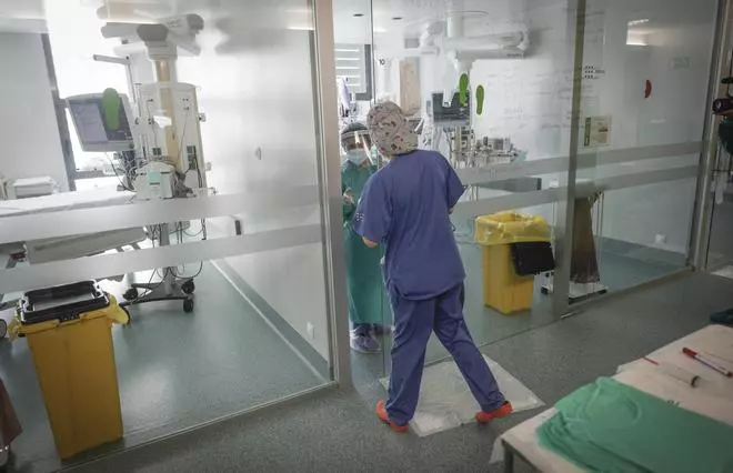 El hospital de Son Espases se queda de nuevo sin camas de UCI disponibles