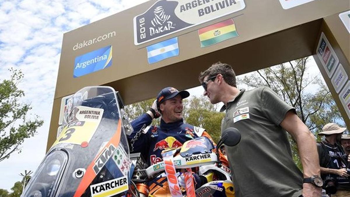 Toby Price, junto a Marc Coma en el podio de salida de Buenos Aires