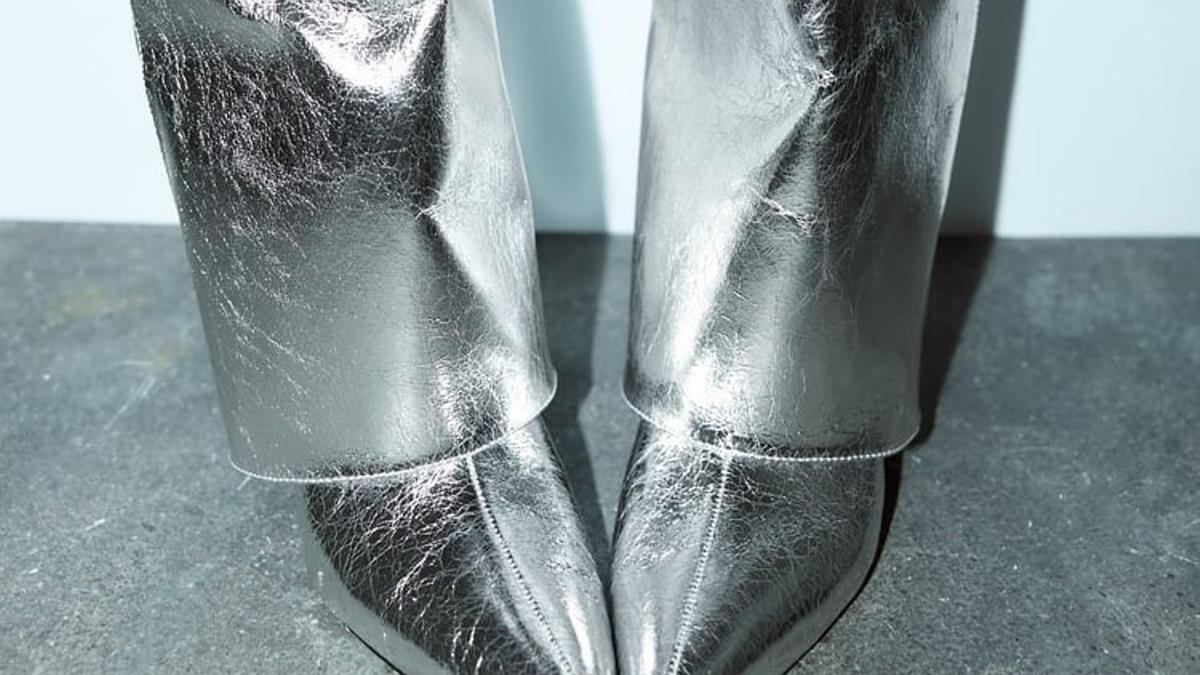 Las botas más bonitas de la temporada son de Zara, metalizadas y combinan con todo