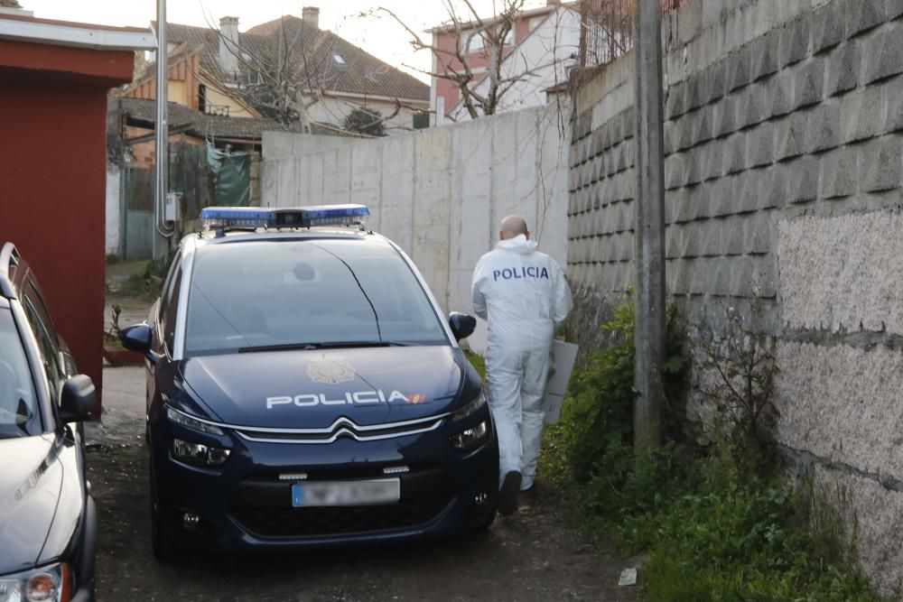 Las pesquisas policiales se trasladaron del lugar donde apareció el cadáver a la casa de la víctima