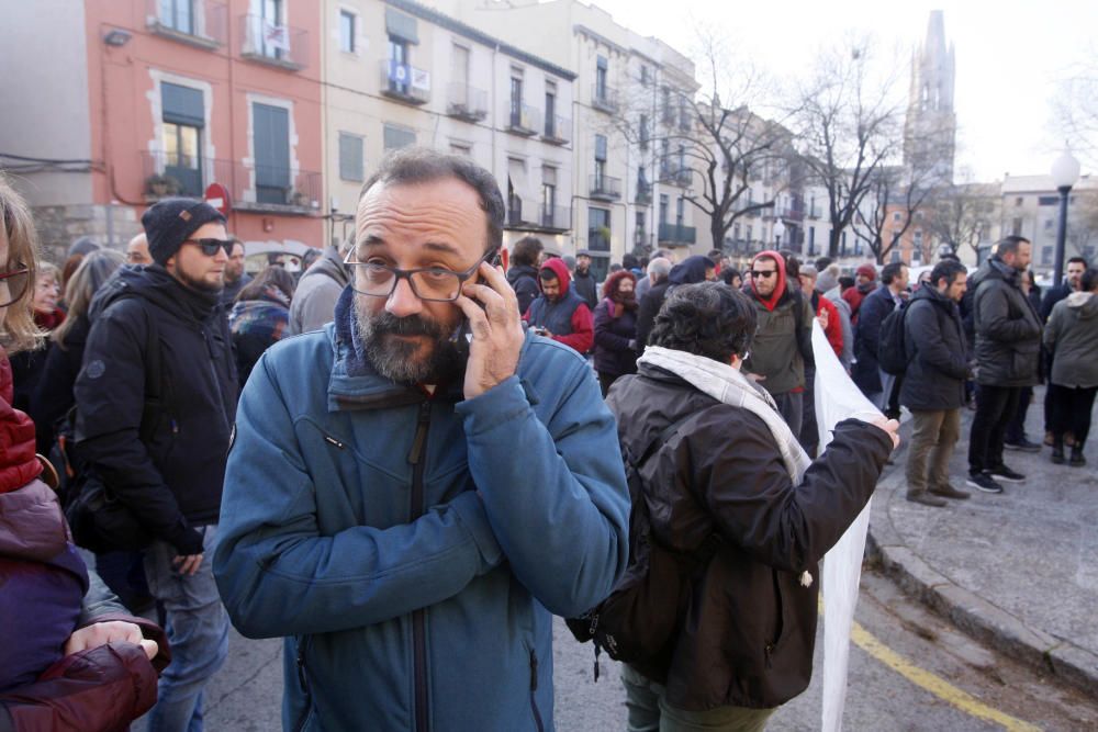 Concentració de protesta per les detencions dels alcaldes de Verges i Celrà