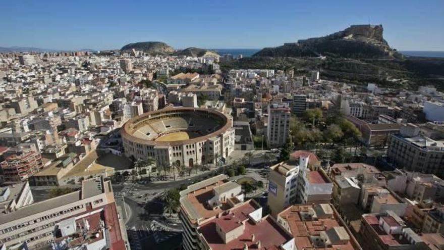 Una vista aérea del casco urbano de la ciudad de Alicante.