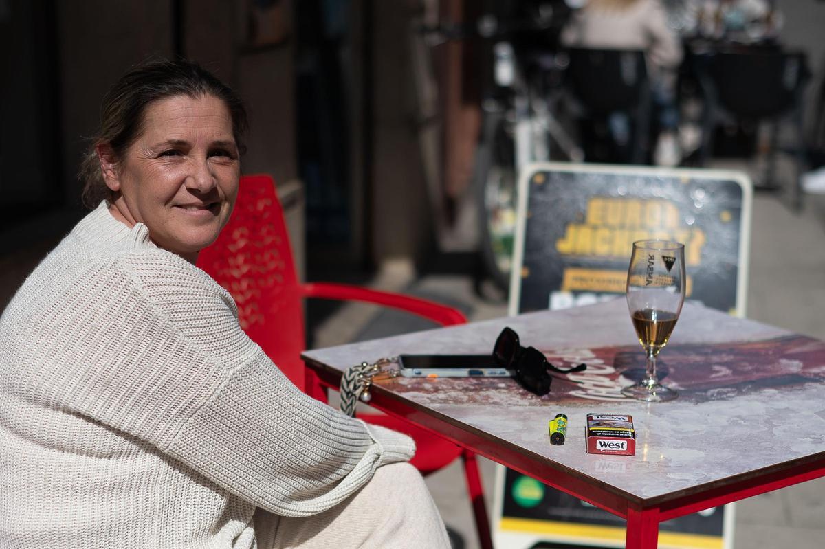 Ana Cristina Patón celebrando los 21 millones que ha llevado su marido a Zuera.