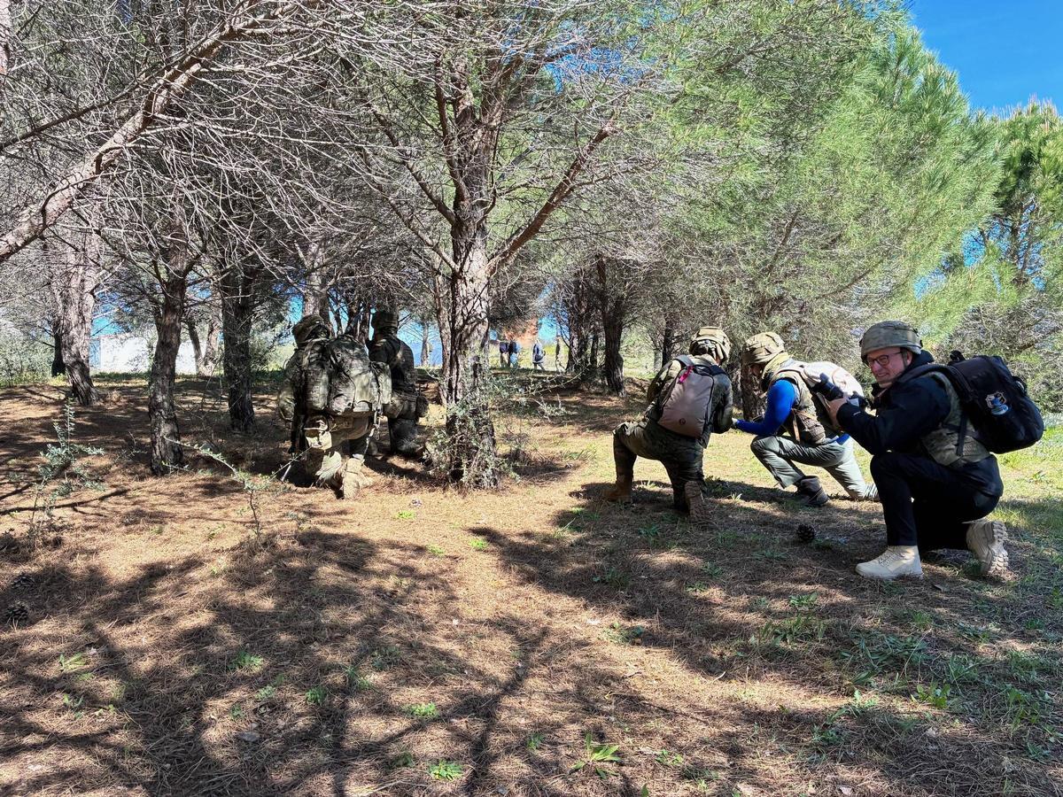 Les imatges del curs per conèixer com actuar en zones de conflicte a la base de Sant Climent