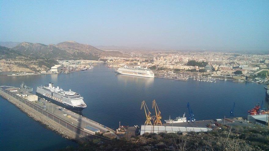 Tres cruceros han atracado en los muelles de la ciudad