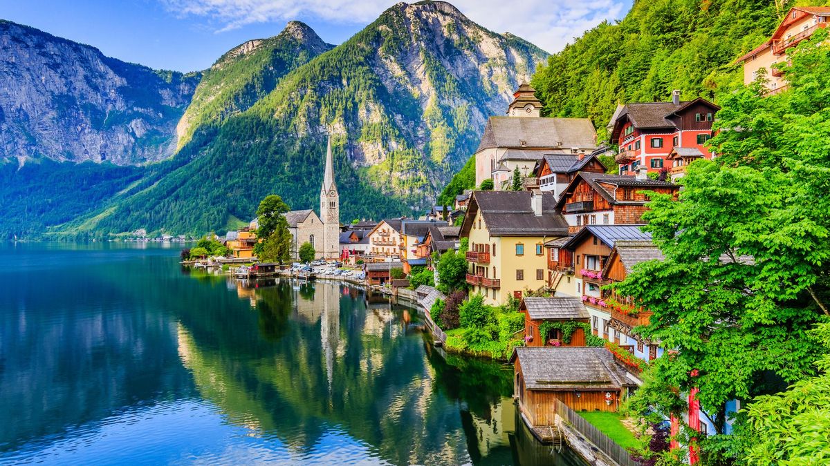 El pueblo más bonito al que viajar en octubre está en Austria