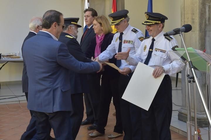 Entrega de diplomas a los Policías Nacionales ...