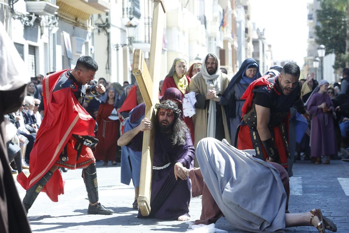 Jesús portando la cruz en la calle de la Amargura.