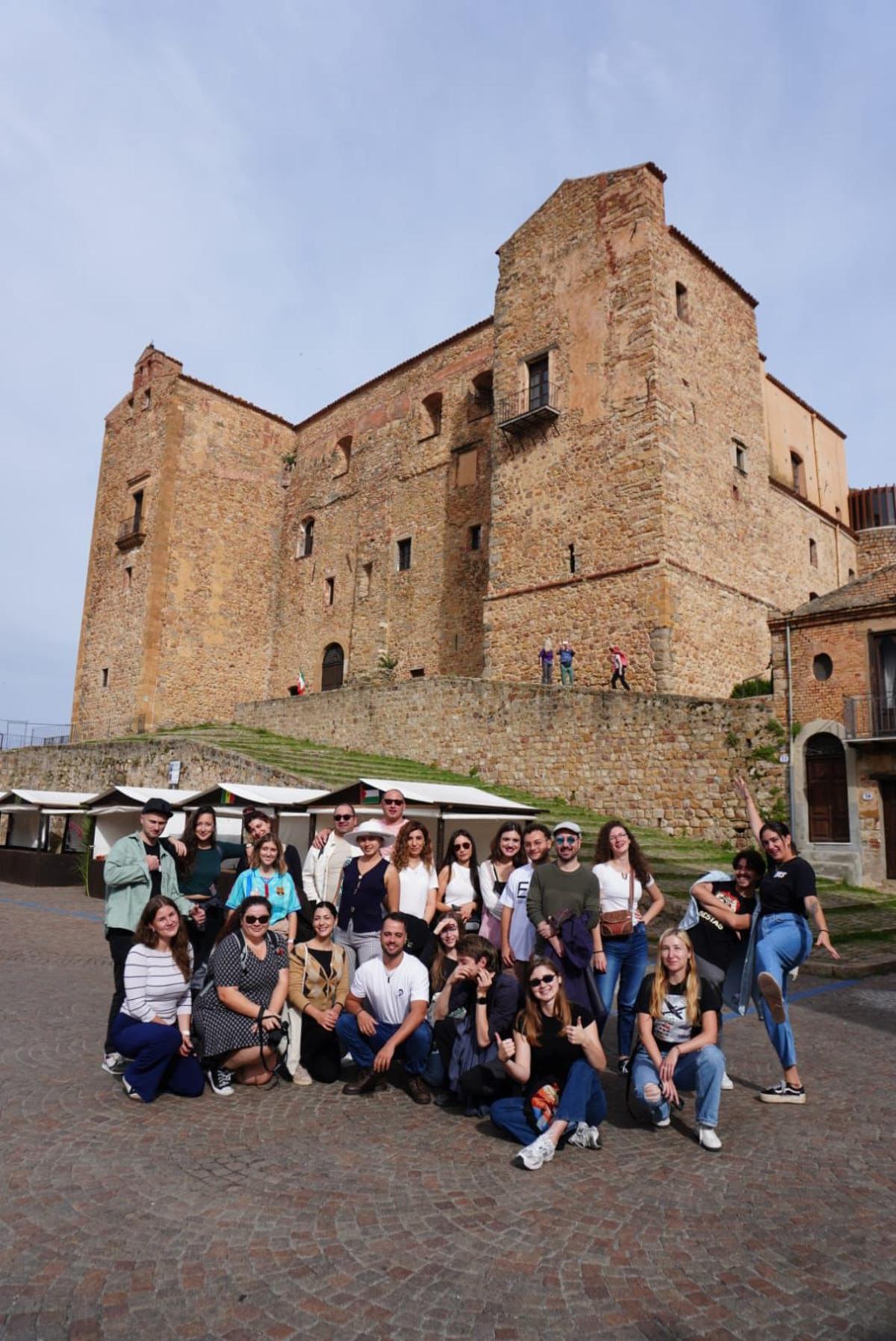 Imaxina e Axuda en un curso de formación de Erasmus para el desarrollo rural en Sicilia.