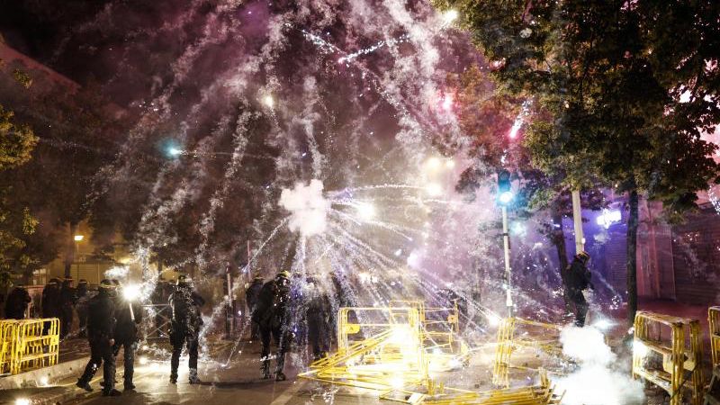 Manifestaciones violentas en Nanterre, Francia, después de que la policía matara a tiros a un joven de 17 años