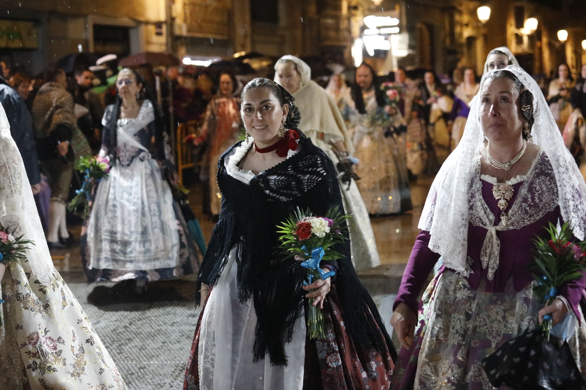 Búscate en el primer día de ofrenda por la calle de la Quart (entre las 19:00 a las 20:00 horas)