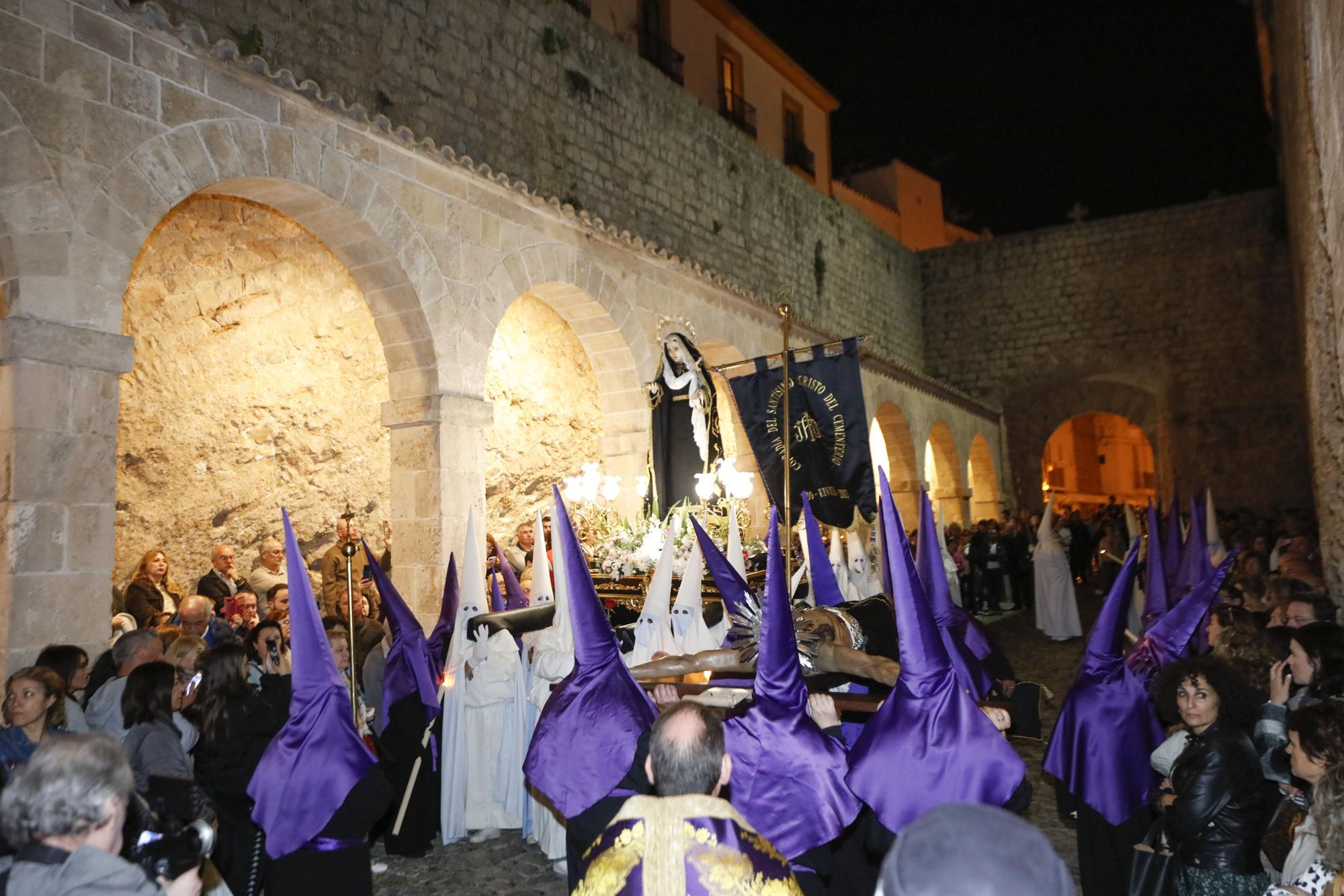 Mira aquí todas las fotos de la procesión del Viernes de Dolores en Ibiza