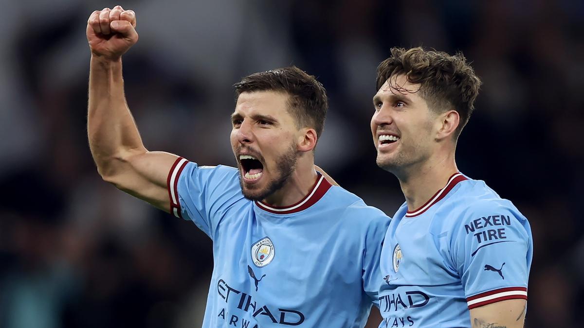 Rúben Dias y John Stones celebran el triunfo sobre el Madrid en la pasada Champions.