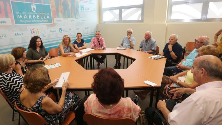 La alcaldesa Ángeles Muñoz, reunida con el Consejo de Mayores.