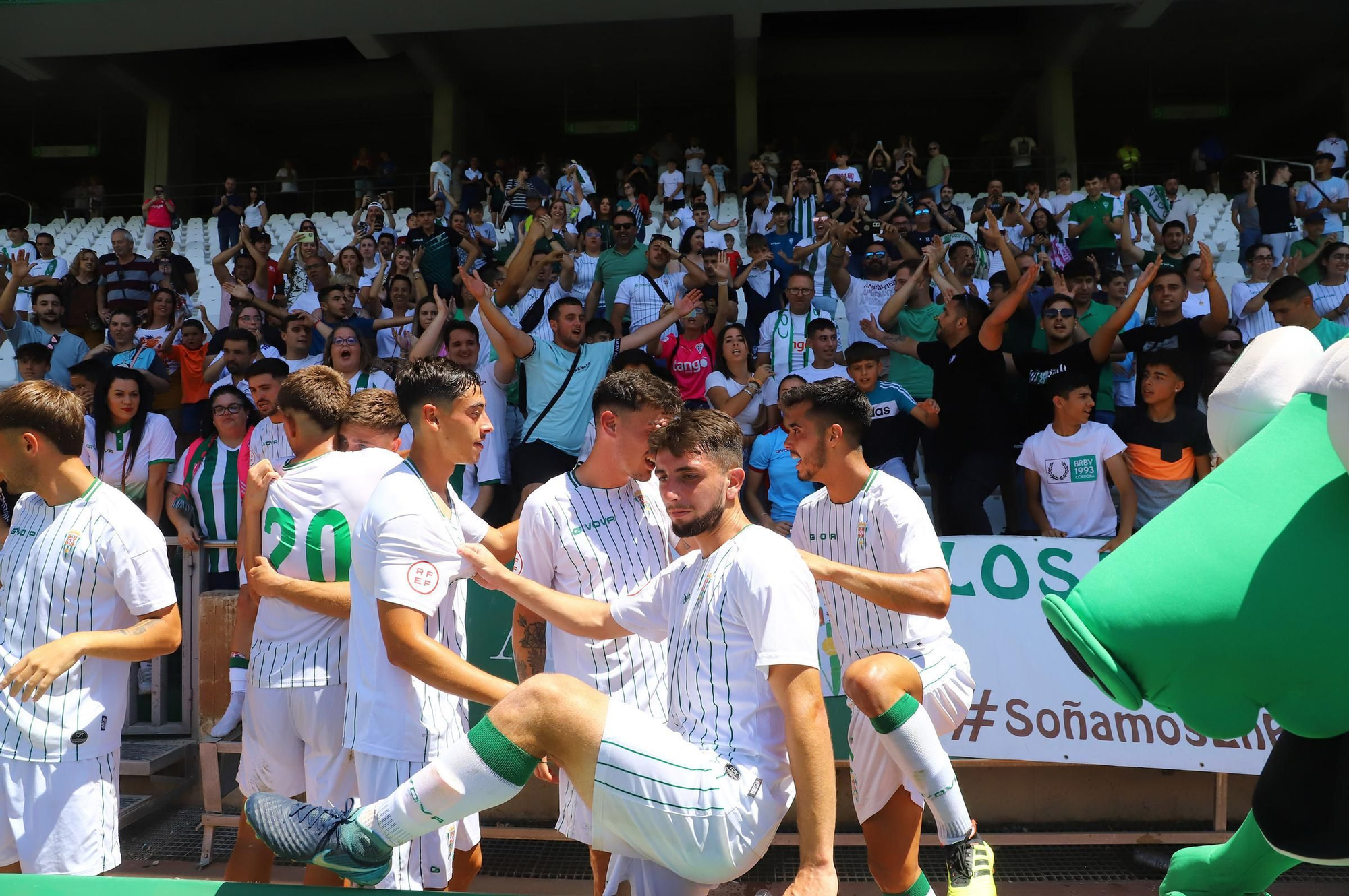 El derbi de play off entre el Córdoba B y el Ciudad de Lucena, en  imágenes