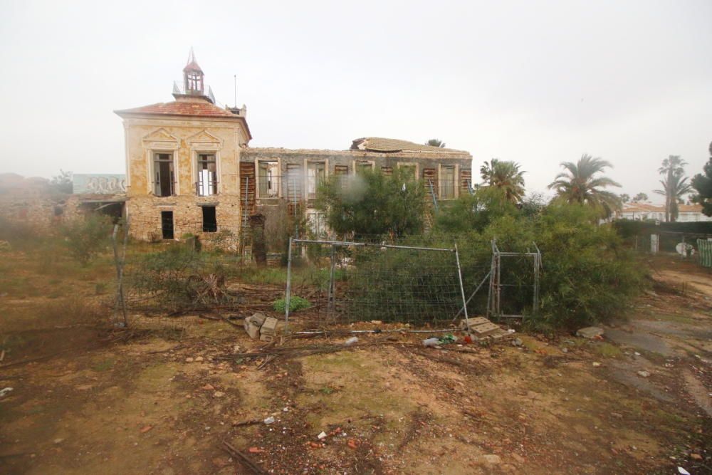 Casa y Torre de Los Balcones con imágenes captadas entre 2008 y 2017 y en el que se observa el deterioro del inmueble