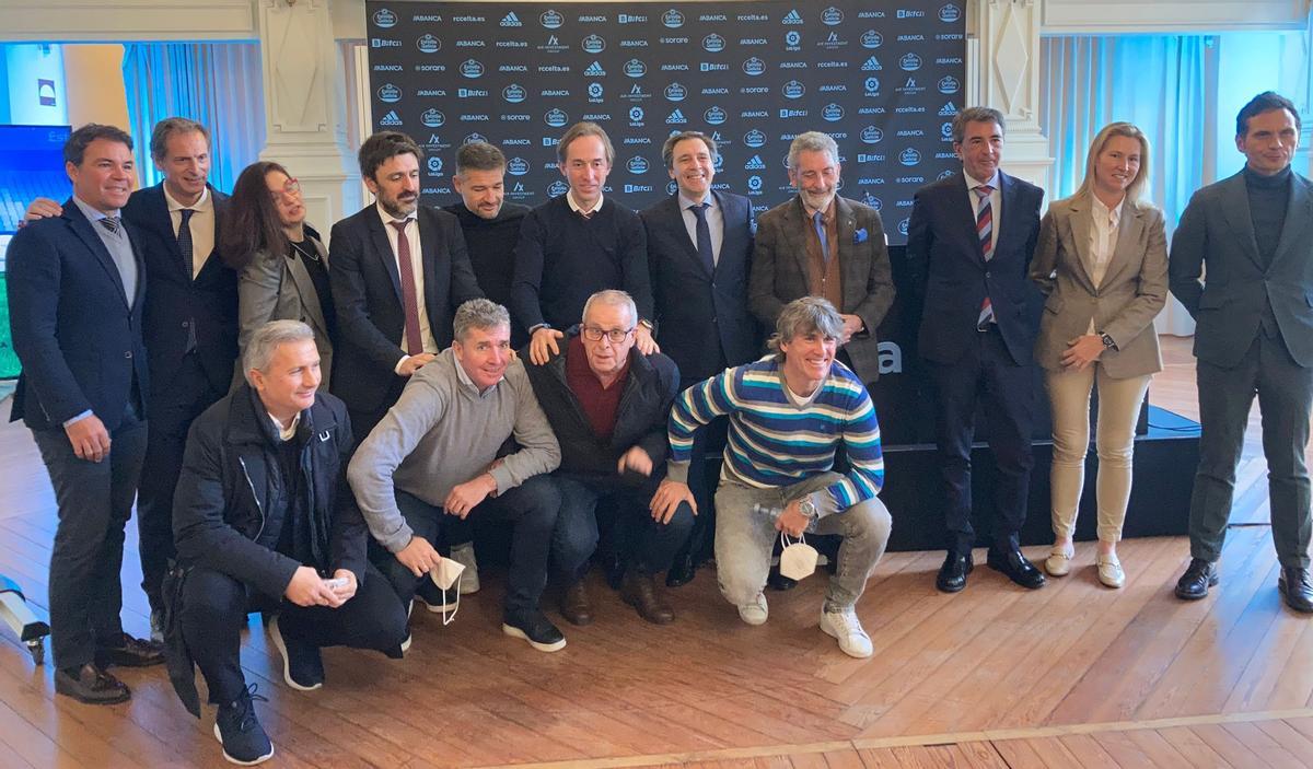 Foto de familia en la despedida de Felipe Miñambres, director deportivo del Celta. 14 febrero 2022. Pablo Hernández