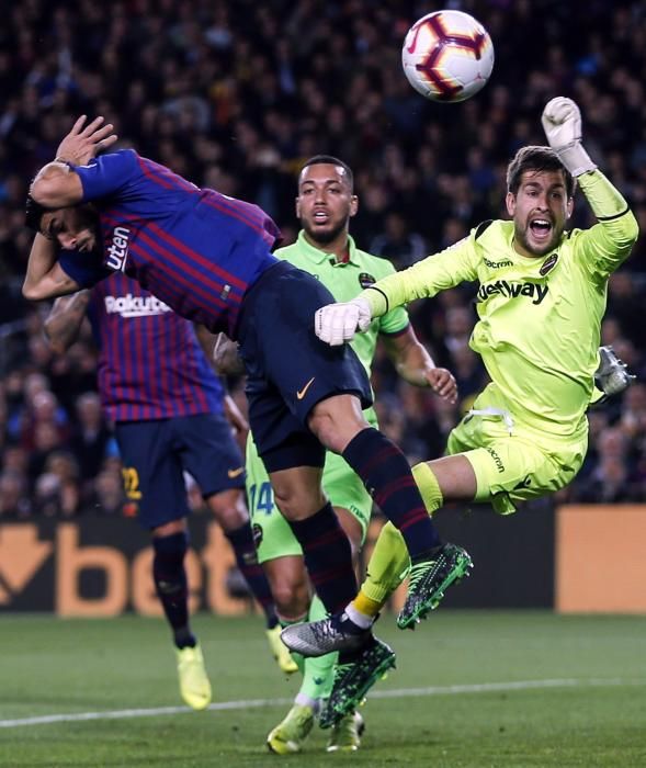 Barcelona y Levante se miden en el Camp Nou