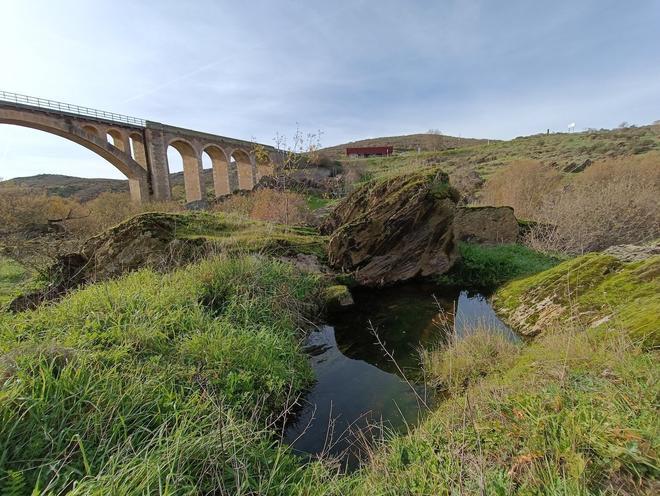 Puente de La Unión y Centro de Visitantes junto a Siega Verde