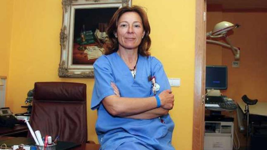 Mar Barcón, en su consulta profesional en una clínica médica. / 13fotos