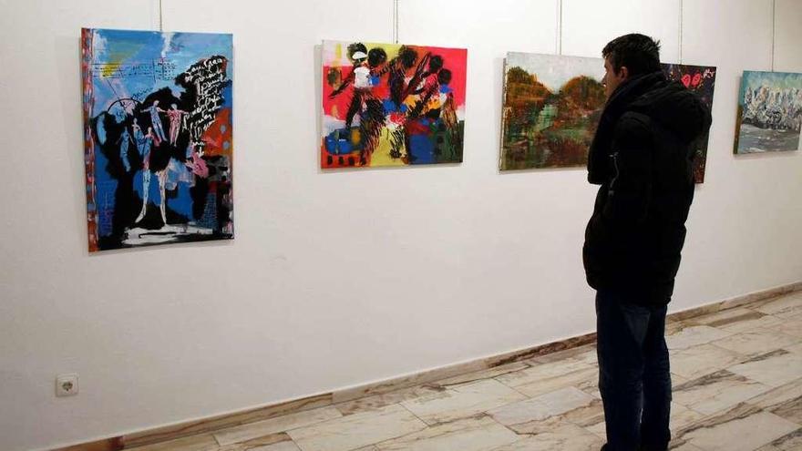 La Casa de Cultura de Tineo expone pintura de estilo expresionista