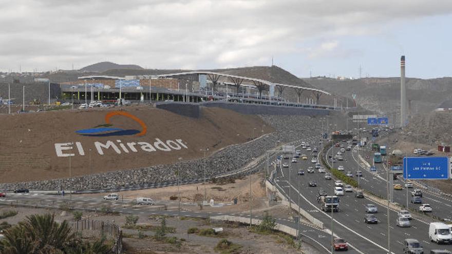 Dos fondos de inversión pujan por el centro comercial El Mirador de Eroski