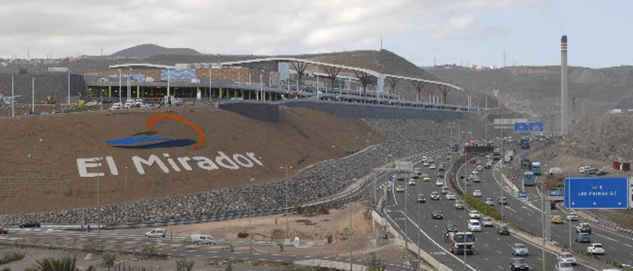 Dos fondos de inversión pujan por el centro comercial El Mirador de Eroski