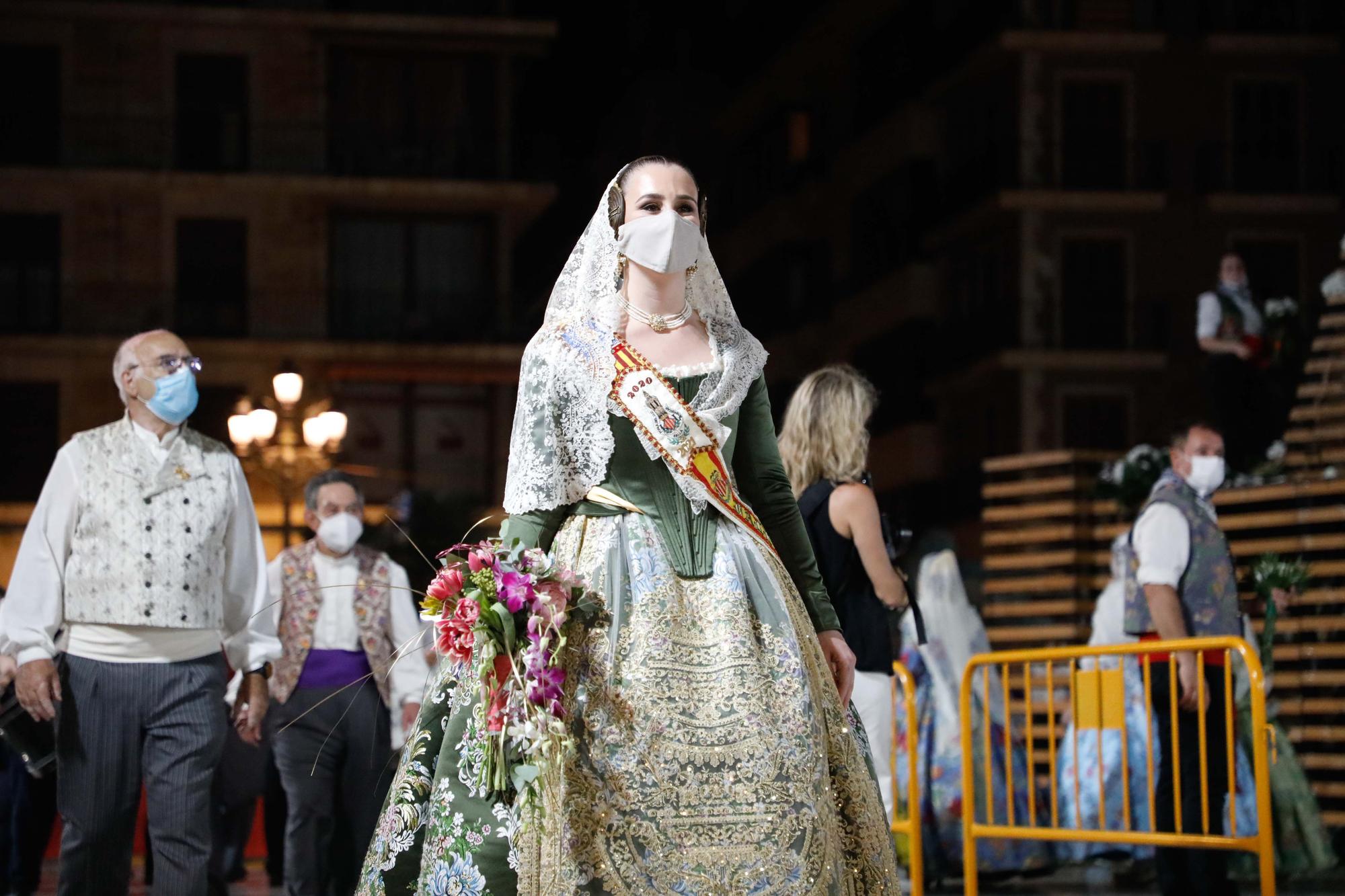 Búscate en el primer día de la ofrenda por la Calle Caballeros de las 21:00 a las 22:00