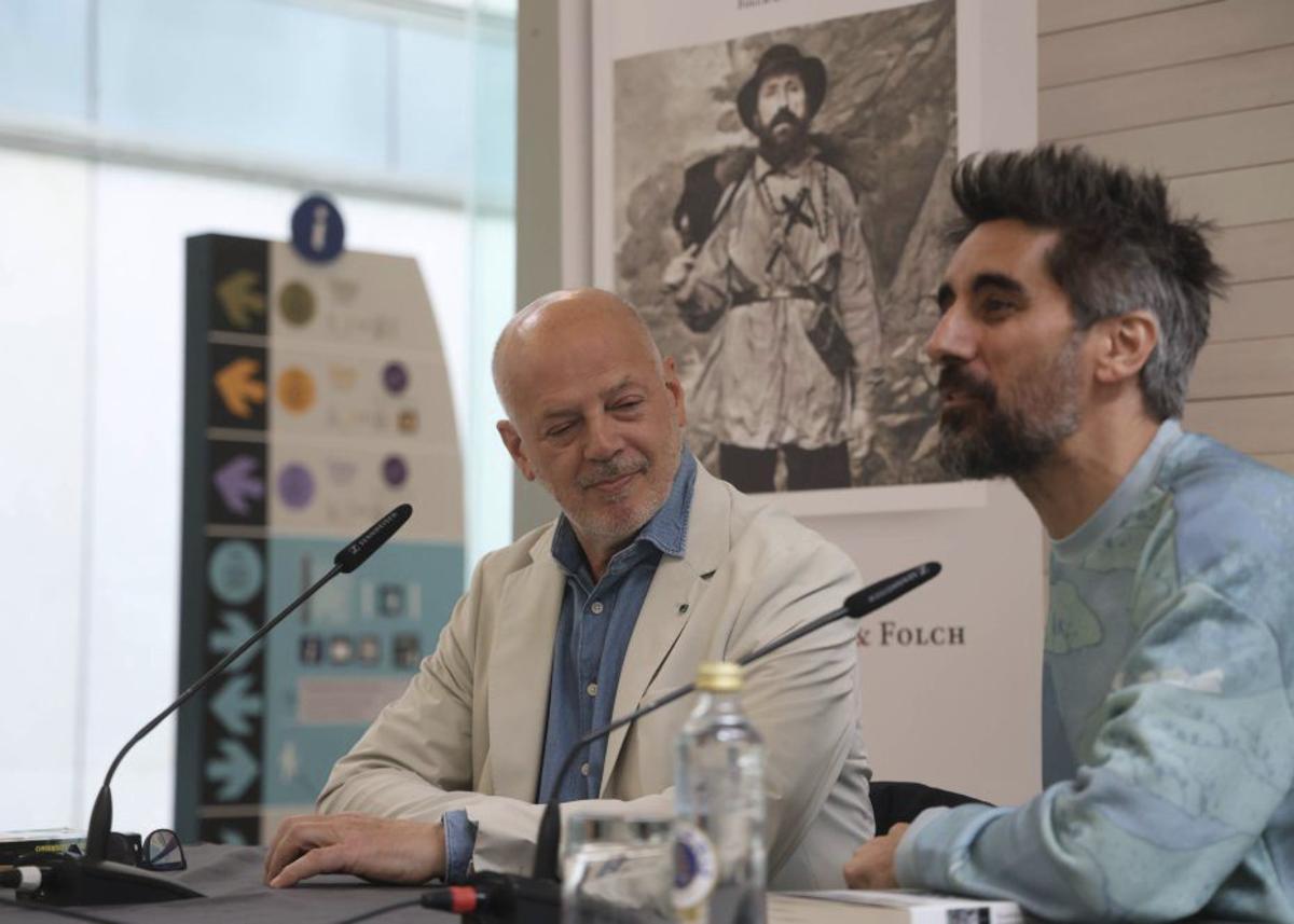 Valentín Carrera, a la izquierda, ayer con Manel Loureiro.