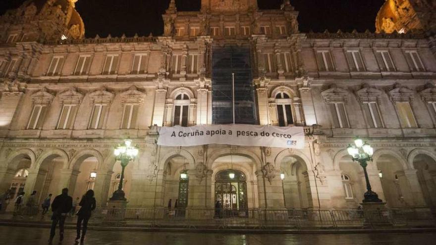 El Ayuntamiento de A Coruña muestra su apoyo a la flota de cerco.