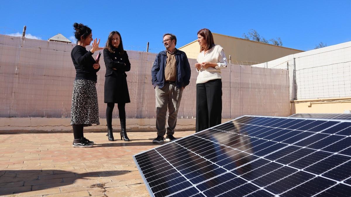 Imagen de la visita al IES José Frugoni Pérez de Telde, por parte de la alcaldesa de la localidad, Carmen Hernández.