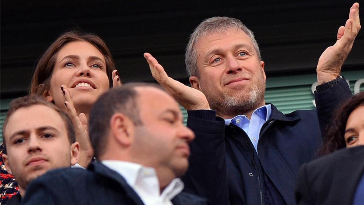 Abramovich, junto a Zhúkova en Stamford Bridge