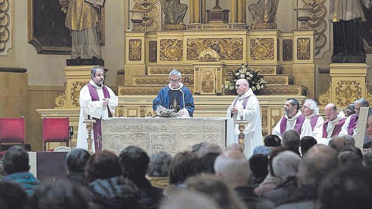 Missa funeral pel pare Magriñà a la Cova