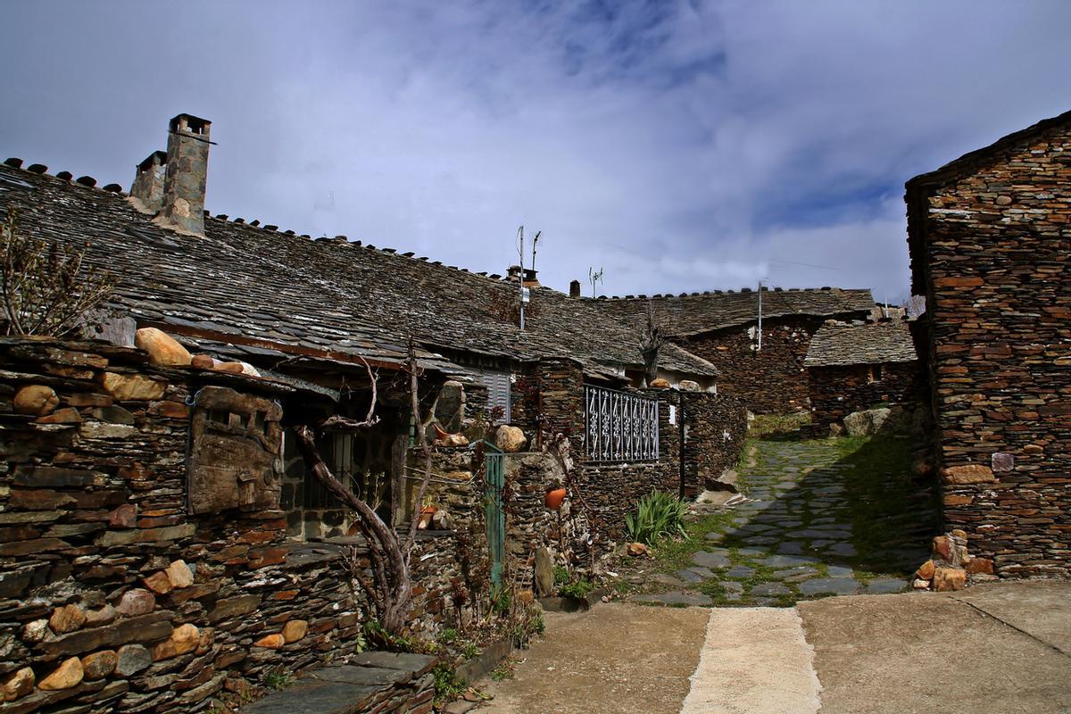 La arquitectura negra de El Espinar